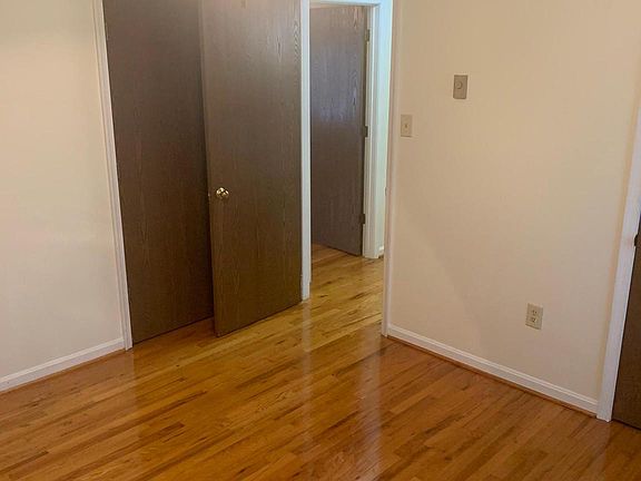 3rd image of 311 Nottoway Dr