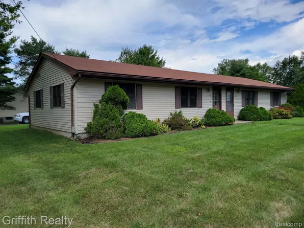 400 Garden Ln #402, Fowlerville, MI 48836