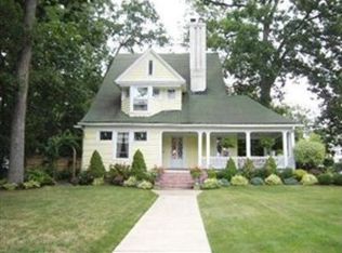 17877 Lake Rd, Lakewood, OH 44107