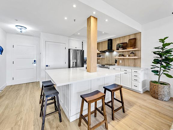 4th image of 515 Topsl Beach Blvd APT 611