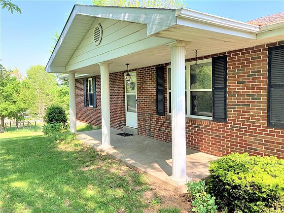 3rd image of 4746 Dubois Ln