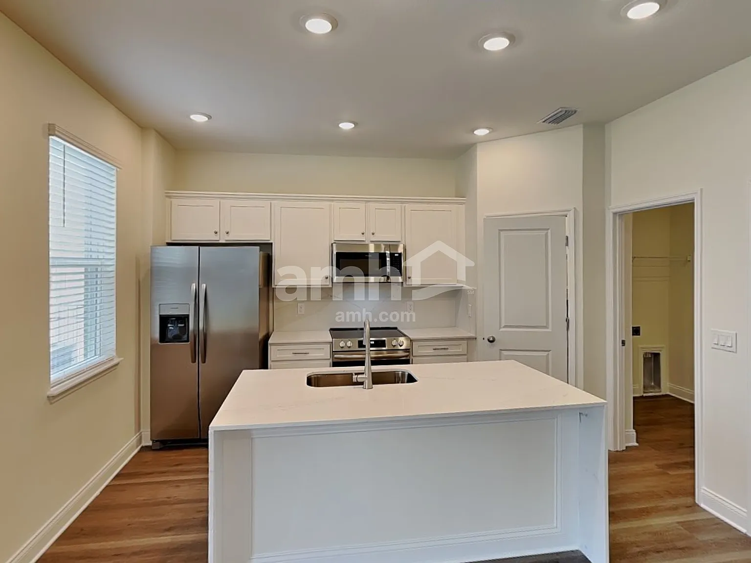 3 bed, 2.5 bath, 1685 sqft, $2,260 — Photo 4