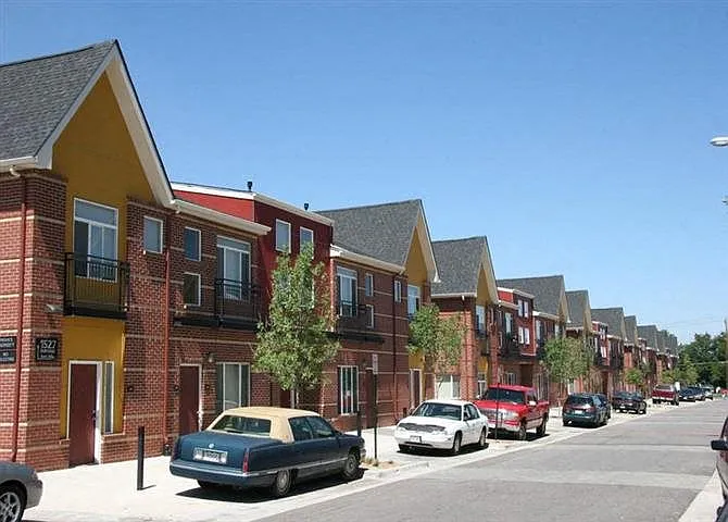 Florence Square | Aurora Apartments