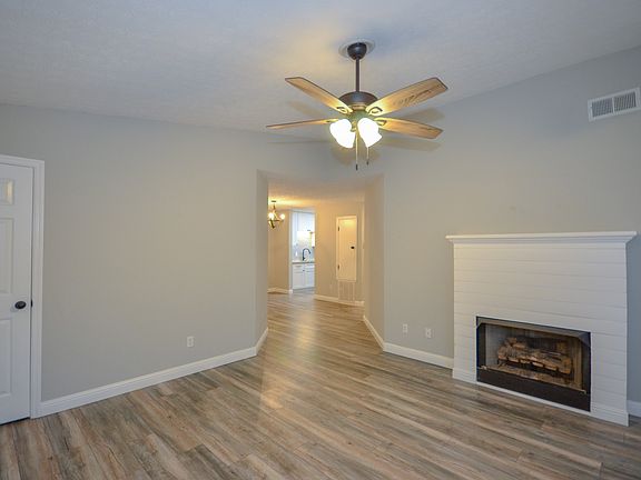 2nd image of 180 Brooke Castle Dr