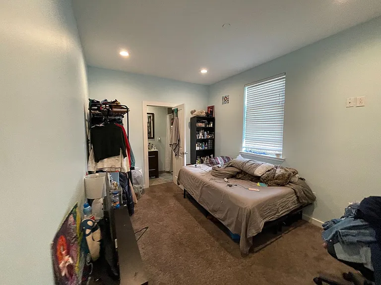 1411 W Thompson St — Photo 35