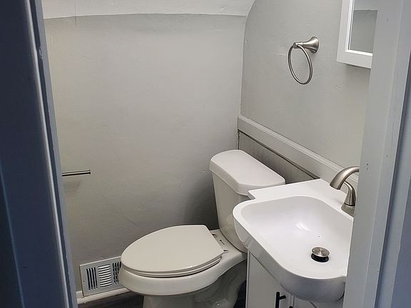 2nd image of 3338 Grant St
