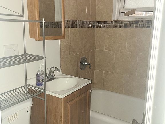 3rd image of 4024 N Ashland Ave APT A4