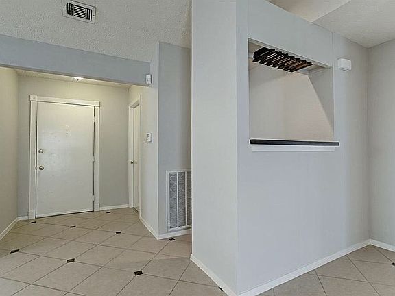 3rd image of 10518 Ivy Oaks Ln