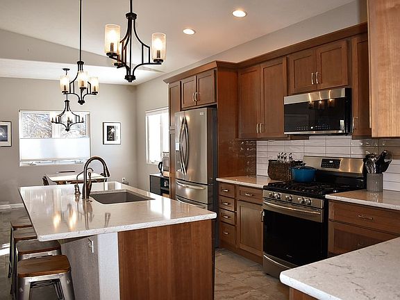 4th image of 11 Bluestem Dr