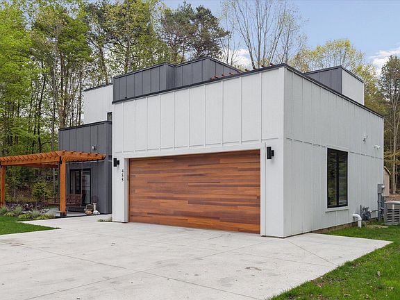 4th image of 455 N Lakeshore Dr