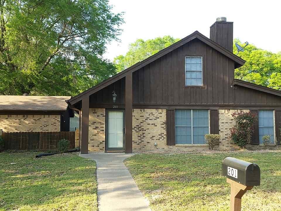 1st image of 201 Pinewood Dr