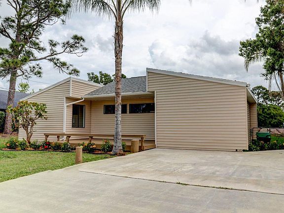 3rd image of 5912 Bamboo Dr