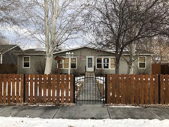 2nd image of 610 1st St SE