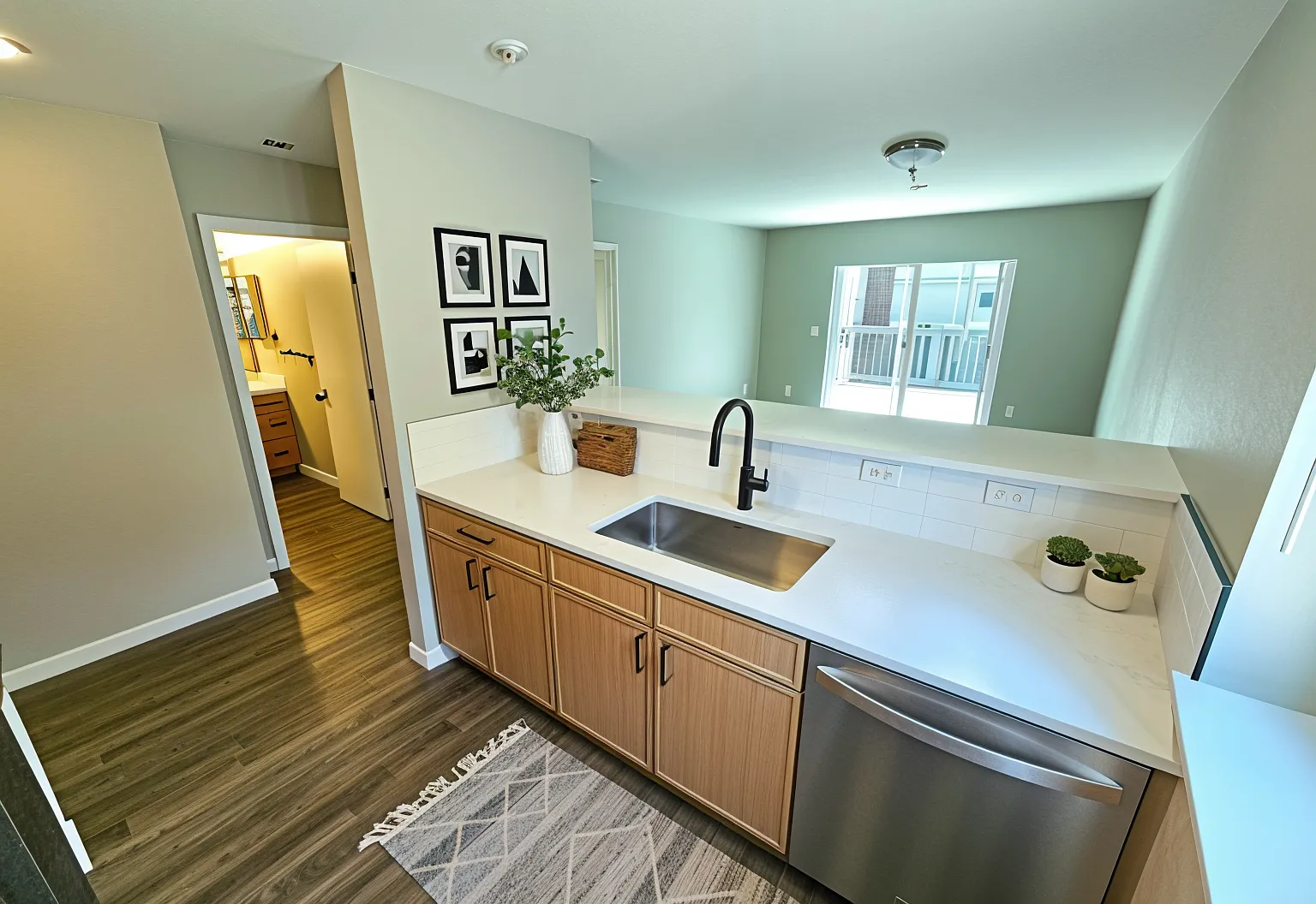 Raleigh Court — Photo 3
