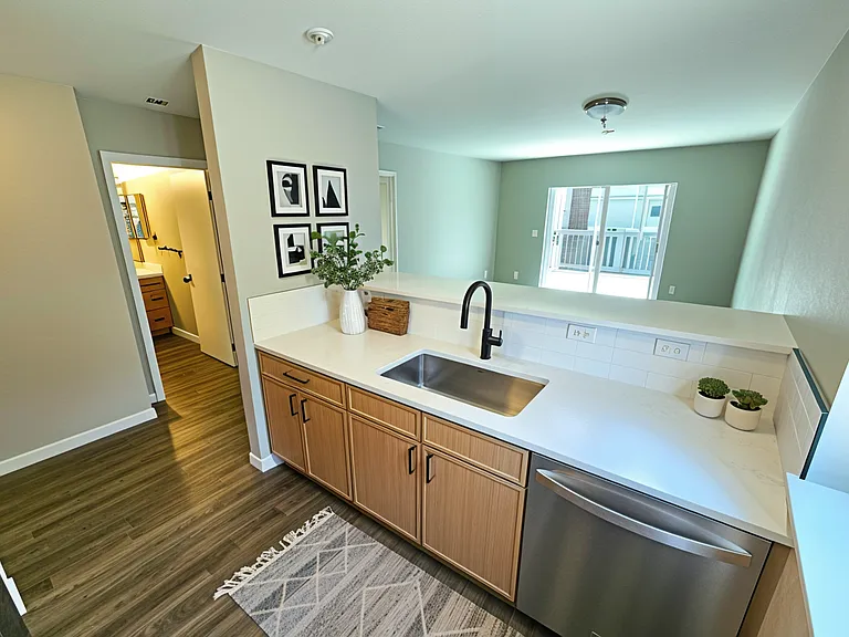 3418 NE 65th St — Photo 3