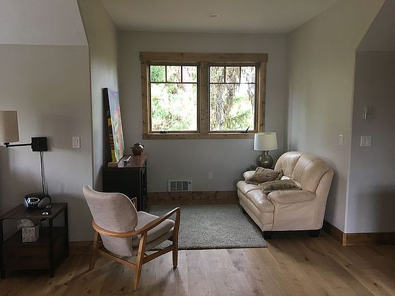 4th image of 983 Blackhawk Lake Dr