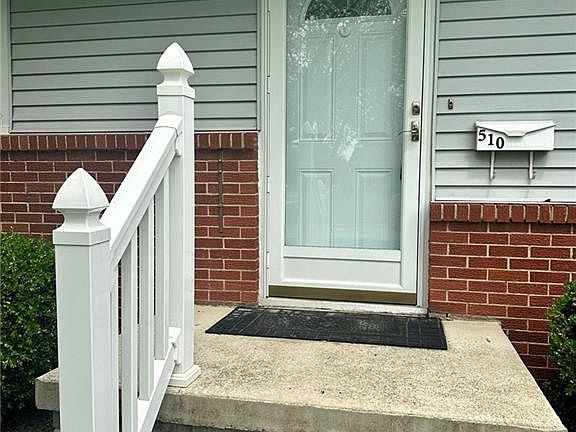 5th image of 510 Rosewood Ave