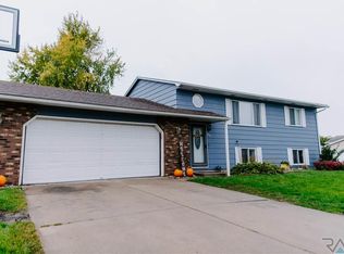 901 S Suburban Dr, Sioux Falls, SD 57110