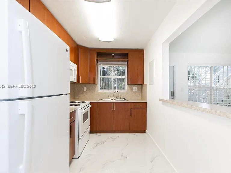 1060 NE 78th Street Rd #3 — Photo 5