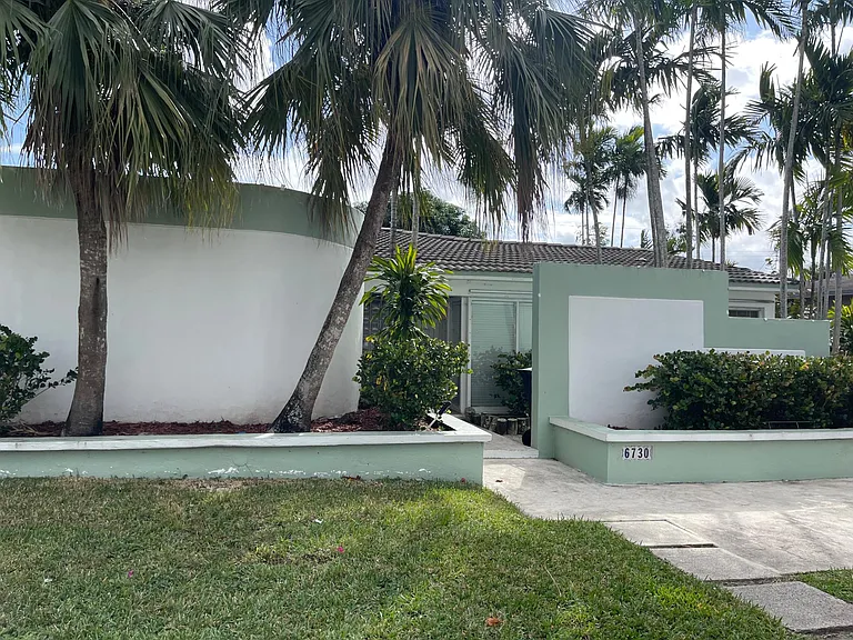 6730 SW 26th Ter — Photo 13