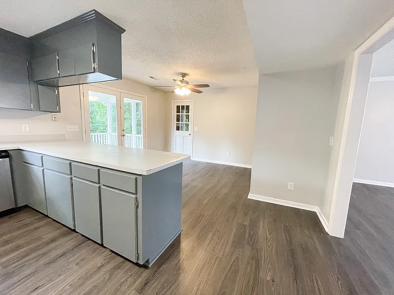 1511 Kathleen Dr — Photo 7