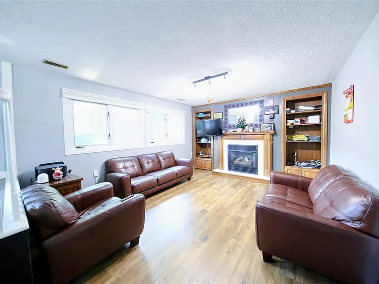 883 Assiniboine Cres — Photo 11