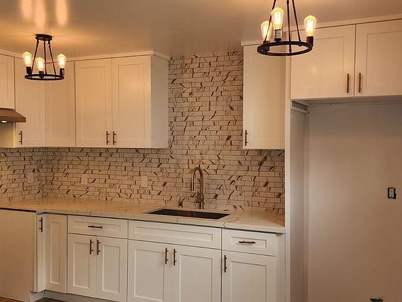 2nd image of 3217 Folsom St #1/4
