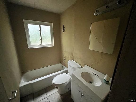 4th image of 453 Mueller Ave