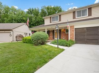 9495 Continental Dr, Taylor, MI 48180