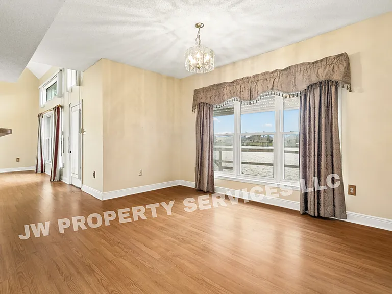 277 Moonraker Dr — Photo 2