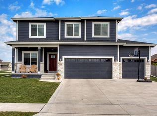 555 NE Bowman Dr, Waukee, IA 50263
