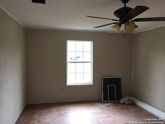 5th image of 233 Dorsey St