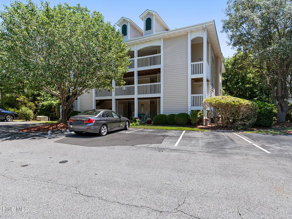 3350 Club Villas Dr #2103