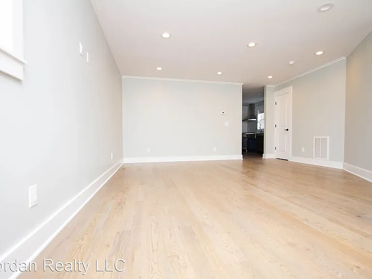 132 Romney St #A — Photo 11