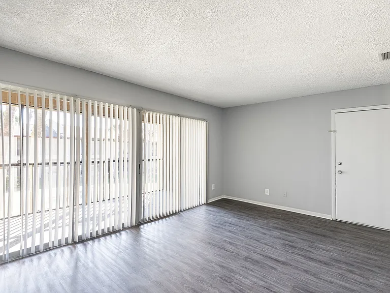River View Apartments — Photo 20