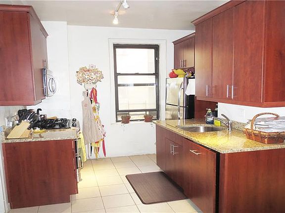 5th image of 222 W 83rd St APT 12E