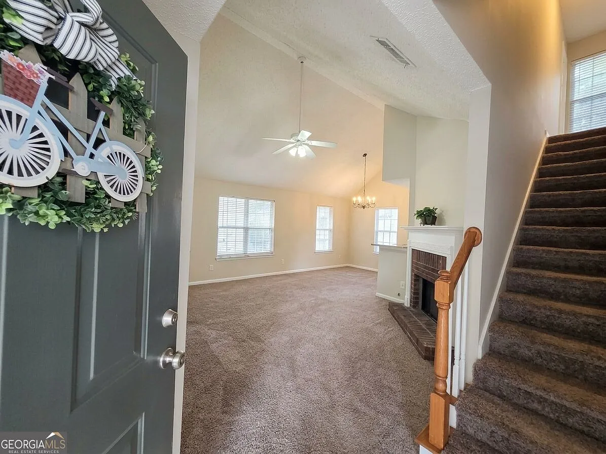 3 bed, 2.0 bath, 1434 sqft, $2,200 — Photo 3