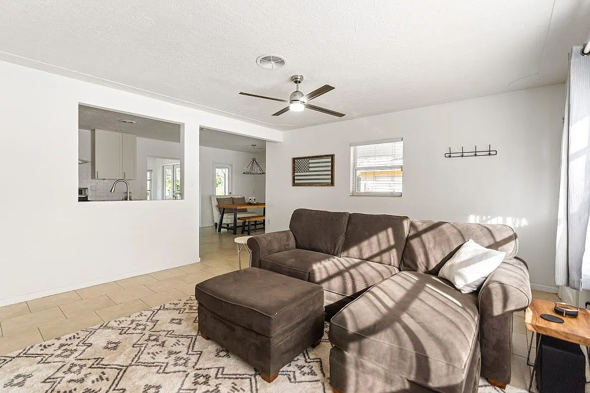 2 bed, 1232 sqft, $2,200 — Photo 3