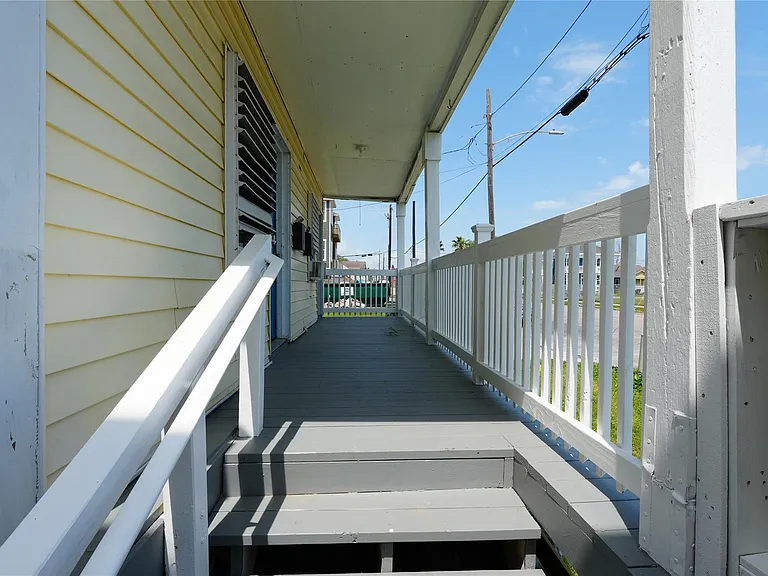 1213 28th St — Photo 38
