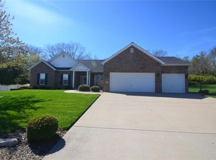 3050 Roan Hill Dr, Belleville, IL 62221