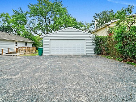 4th image of 1617 N Lake Shore Dr