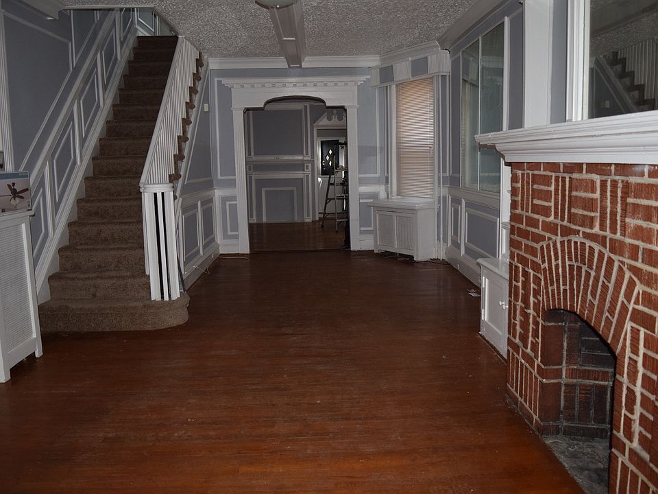 1st image of 125 W Luray St