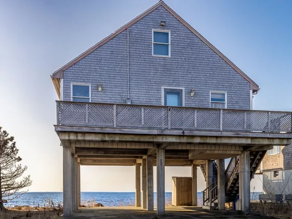 4 Union Ave, Mattapoisett, MA 02739