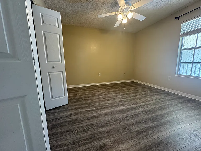 314 Lake Parsons Grn #201 — Photo 21