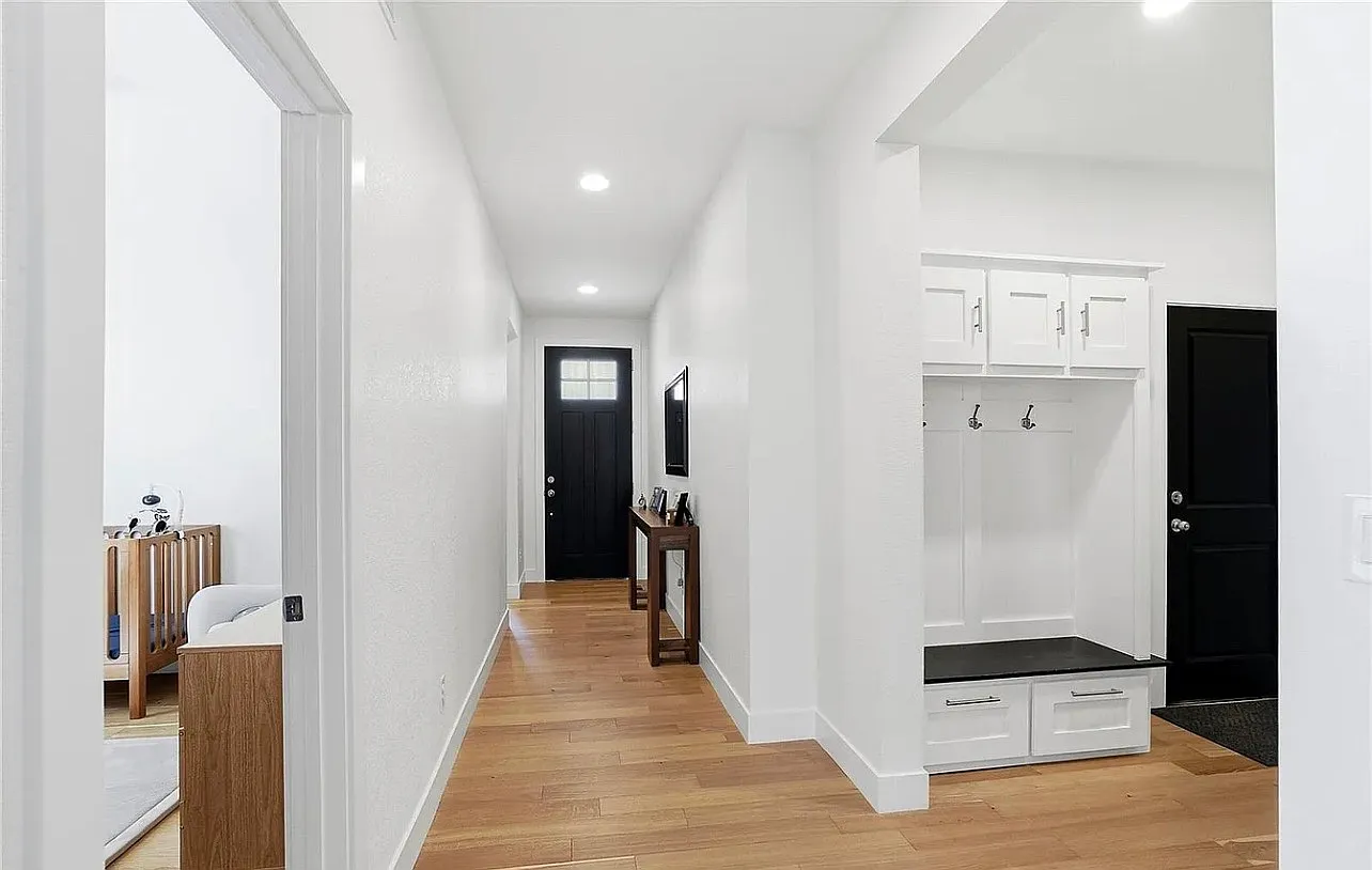 3 bed, 1656 sqft, $3,200 — Photo 3