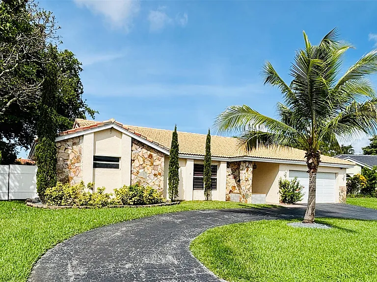 6421 Crossbow Ct — Photo 16