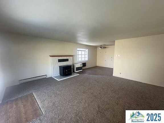 3rd image of 515 Woodside Way