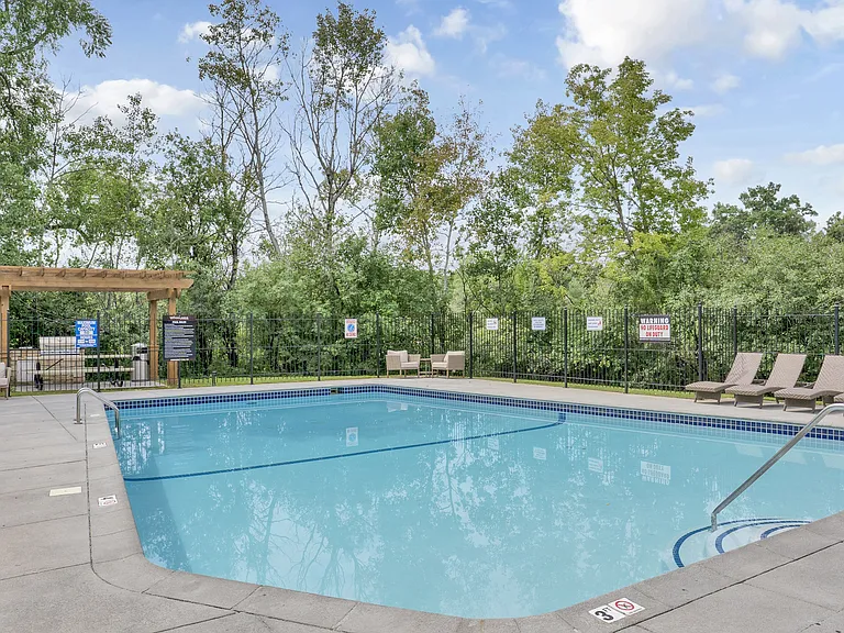 The Woodlands of Minnetonka Apartments — Photo 52