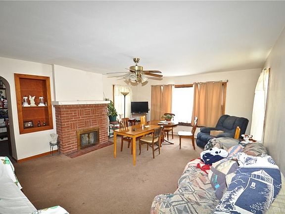 3rd image of 528 Union St
