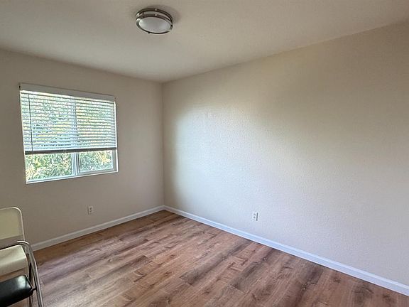 5th image of 2833 Saxton Dr